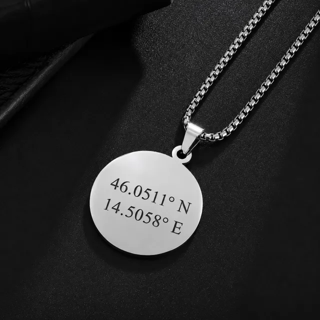 Personalizirana moška ogrlica z okroglim obeskom in gravuro po želji